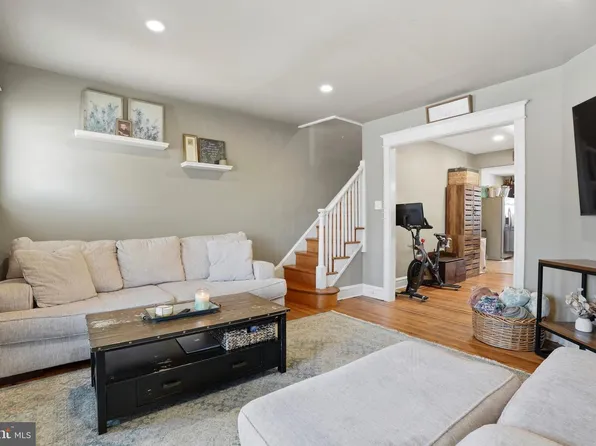 636 Roxborough Ave, Philadelphia, PA 19128