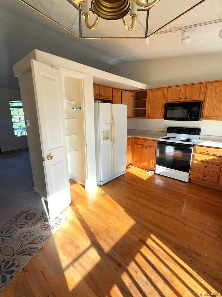 3 bed, 2.5 bath, 1730 sqft, $2,495 — Photo 2