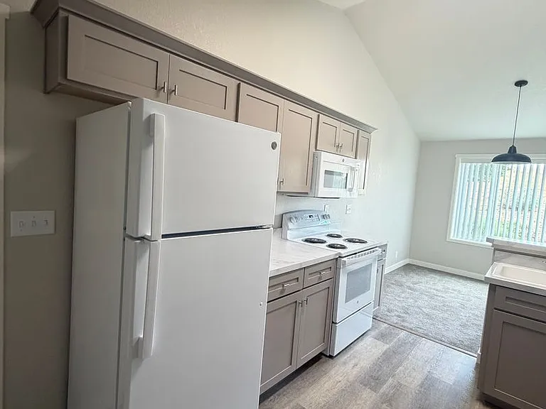 5664-5666 Glenridge Way #5668 — Photo 11