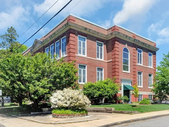 122 Sharon St Unit 203, Medford, MA 02155