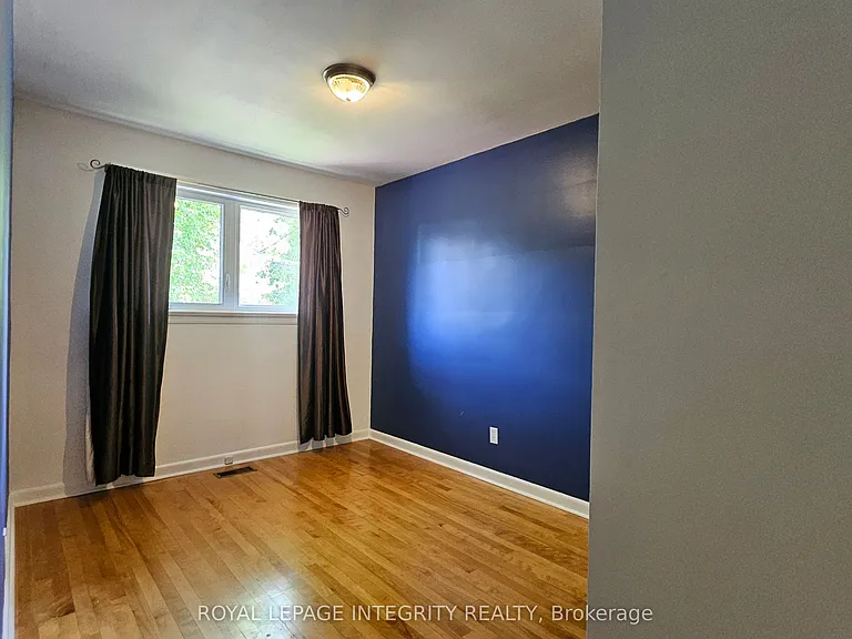 1764 Gage Cres — Photo 12