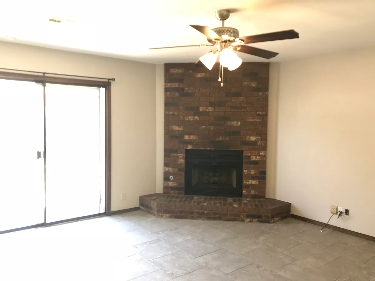 Building Photo - 2701 Belknap Ave #2701