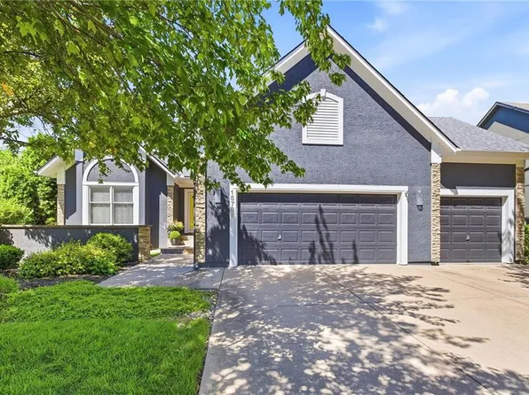 15706 S Widmer St, Olathe, KS 66062