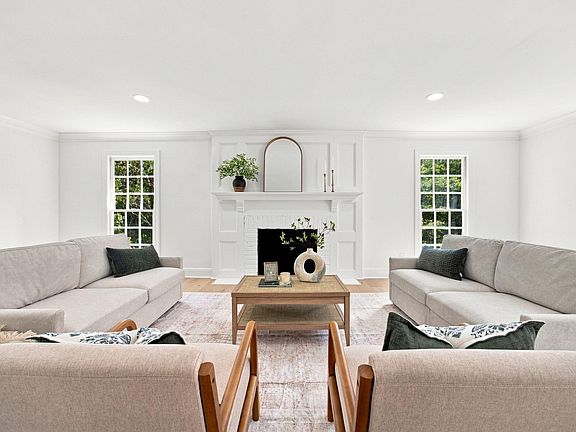 5th image of 2404 Beechview Ct