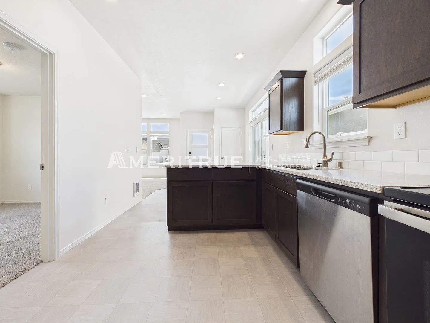 Brand new 3 bedroom/2 bathroom ready for move in — Photo 4