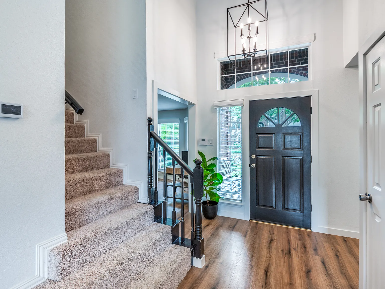 4 bed, 2.5 bath, 2120 sqft, $2,900 — Photo 2