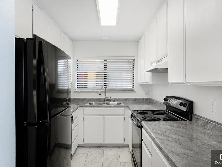 1504 Chelsea — Photo 8