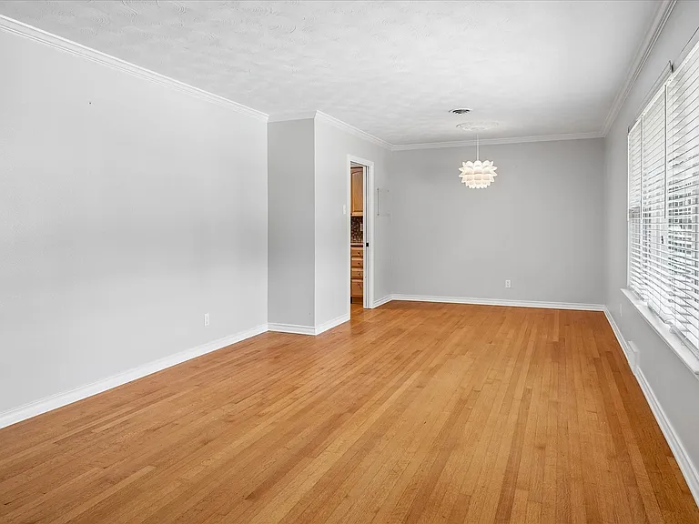10626 Longmeadow Dr — Photo 3