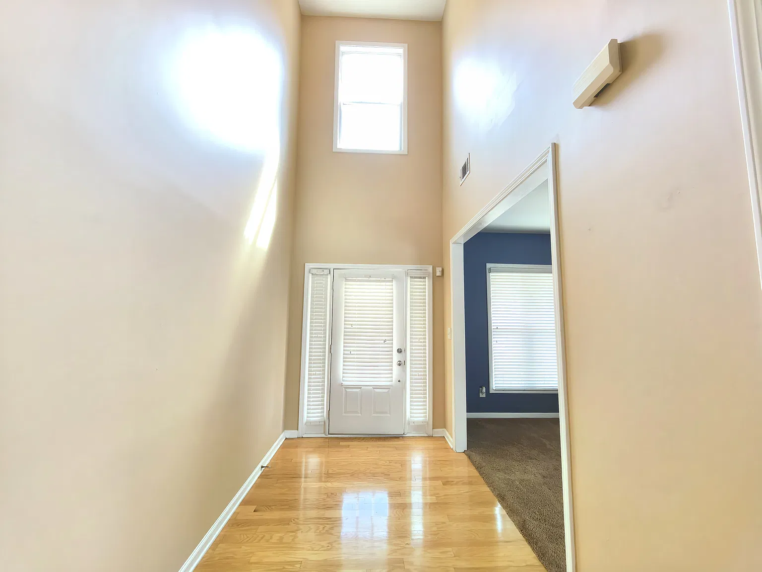 4 bed, 2.5 bath, 2406 sqft, $2,400 — Photo 4