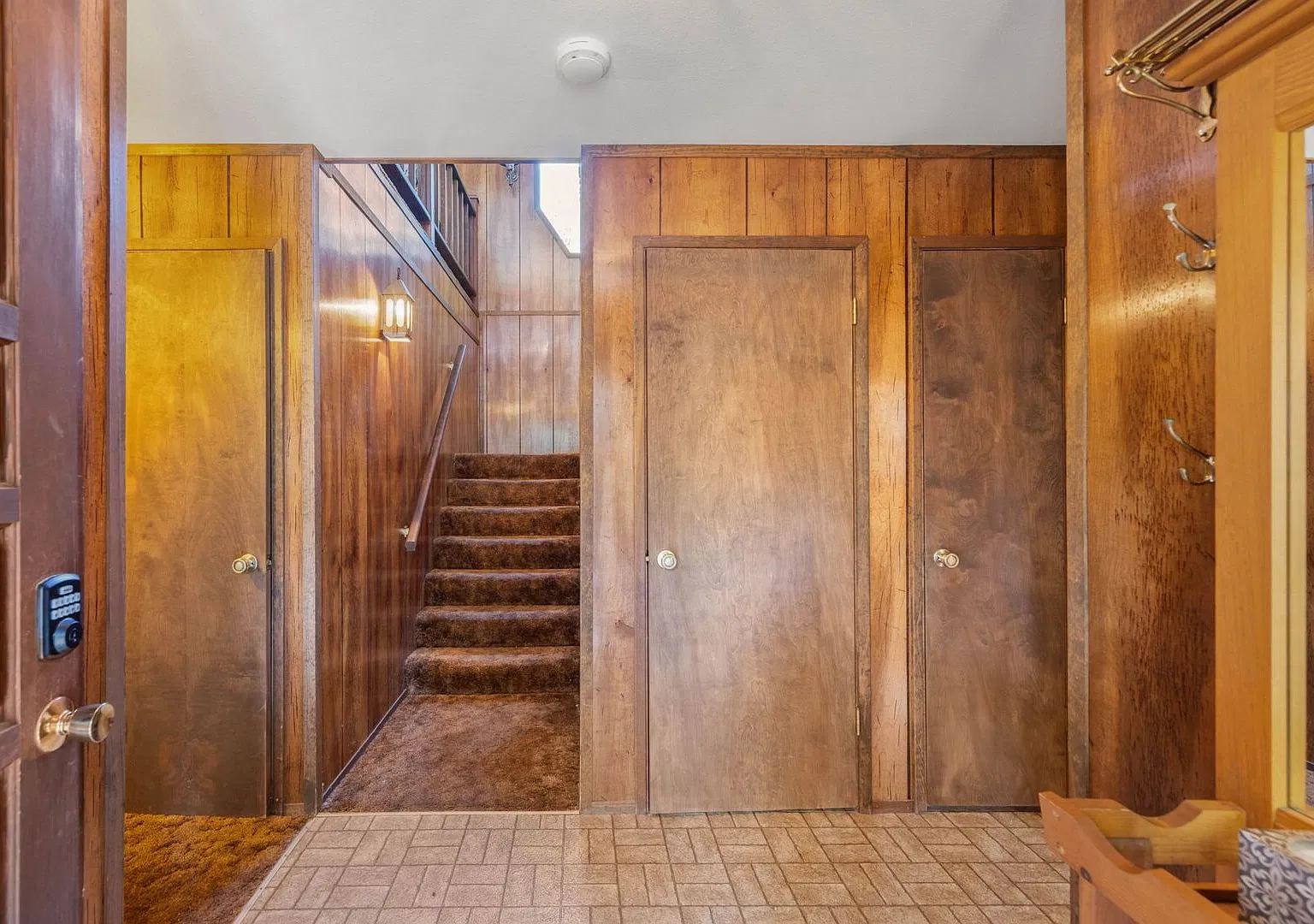 Fully Furnished 4-Bedroom, 3.5-Bathroom Home in Tahoe Hills — Photo 2