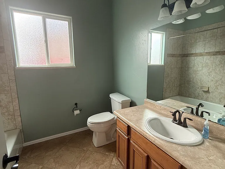 450 Juniper St — Photo 11