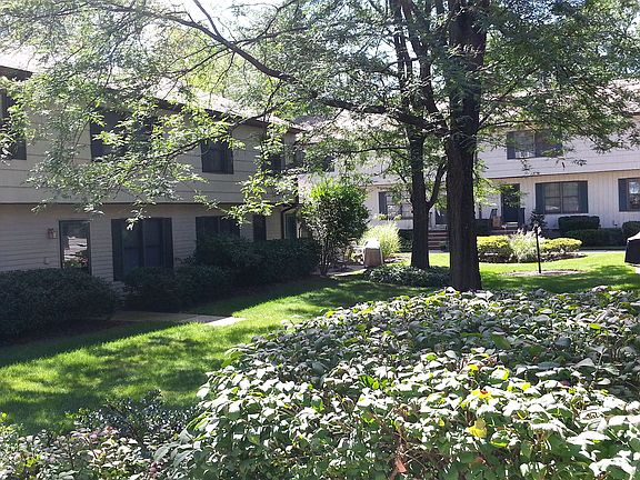 2nd image of 13 Briarwood Ct