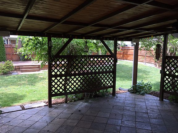 Patio with slate tile