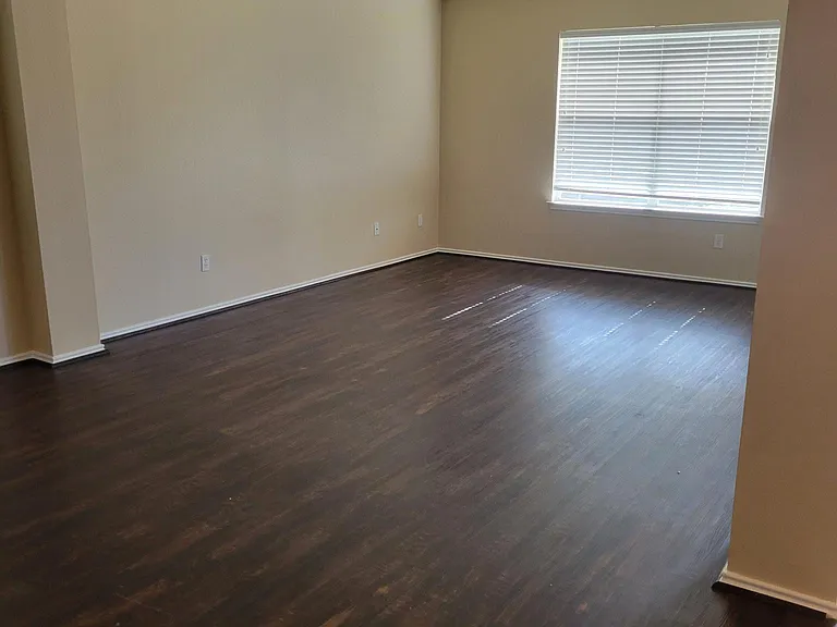 Large Living Room, High Ceilings.