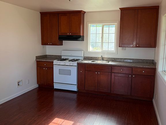 4th image of 966 Myrna Ave #6