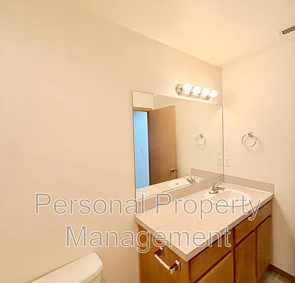 855 NW Ivy St — Photo 15