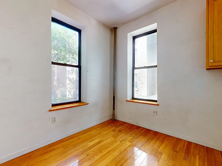 237 E 5th St #4 — Photo 8