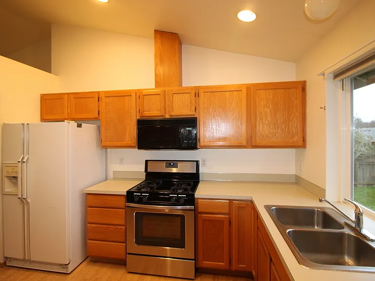 1520 SW 9th Ave — Photo 1