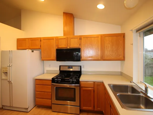 1520 SW 9th Ave, Oak Harbor, WA 98277