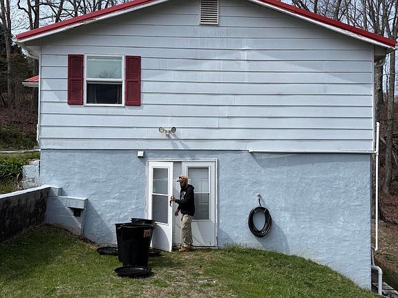 3rd image of 886 Mountain Rd