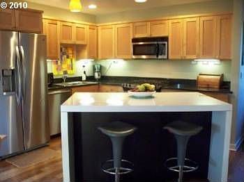 Kitchen features quartz counters/stainless appliances/movable island