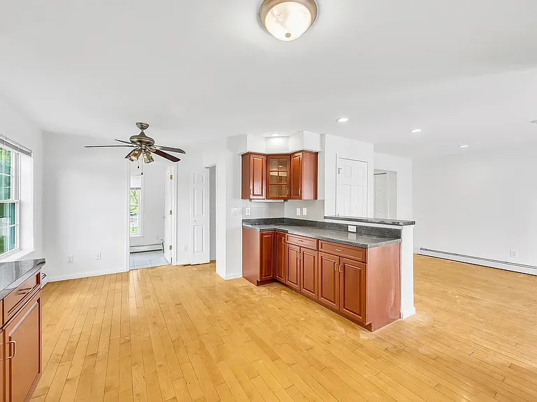 1541 Monmouth Ave #A — Photo 10
