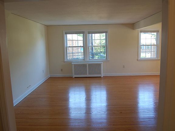 2nd image of 4953 Hanford St