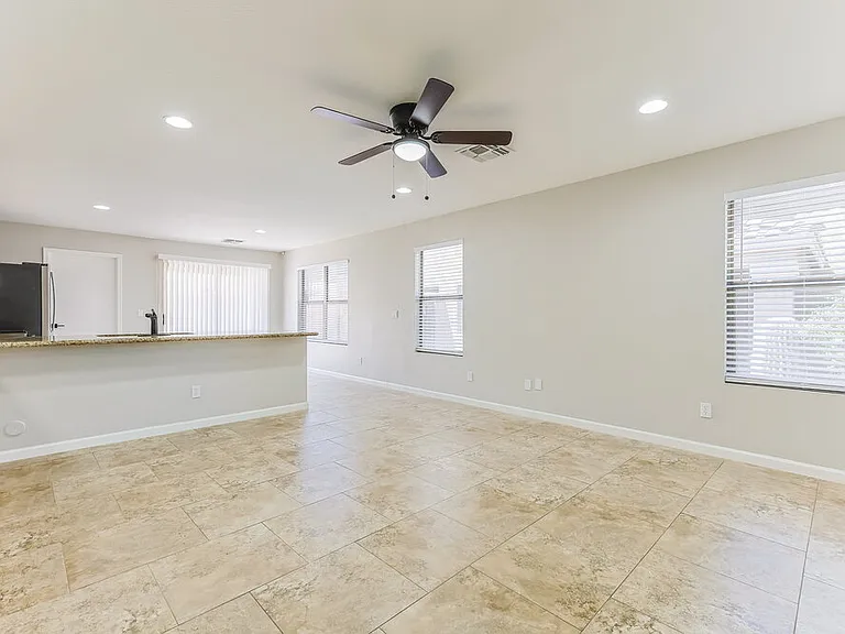 2281 E Peach Tree Dr — Photo 3