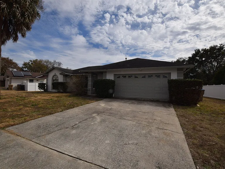 7706 Indian Ridge Trl S — Photo 3