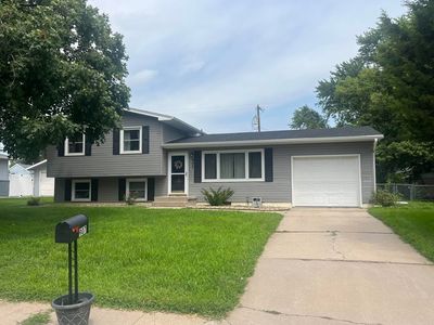 907 E 3rd St, Hastings, NE, 68901