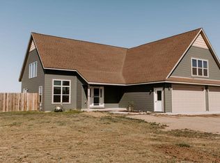 5483 Sweet Clover Ln, Williston, ND 58801