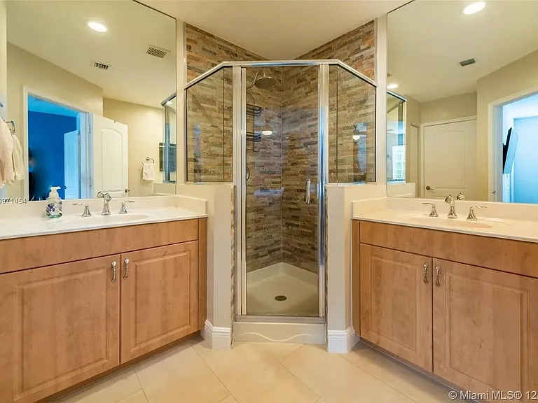 7782 Paddock Pl — Photo 8