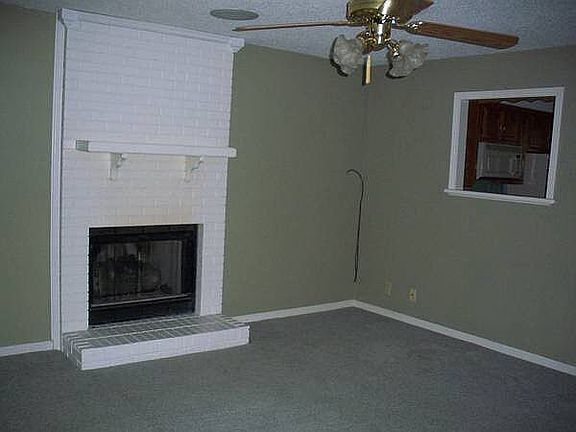 Large living space!!