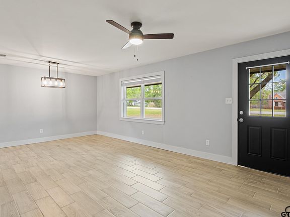 5th image of 802 Quitman St