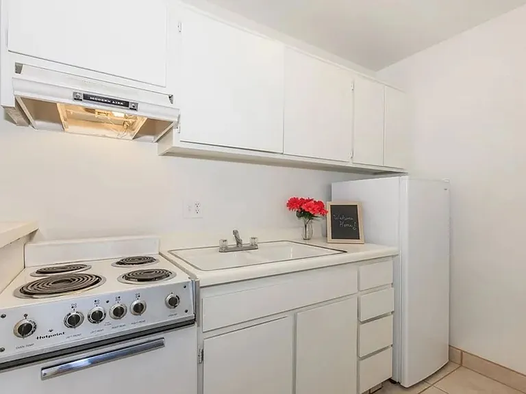 Pacific Terrace — Photo 17