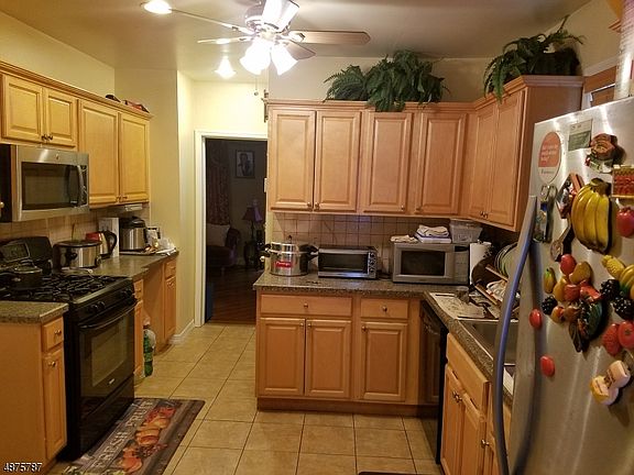3rd image of 49 Warwick St