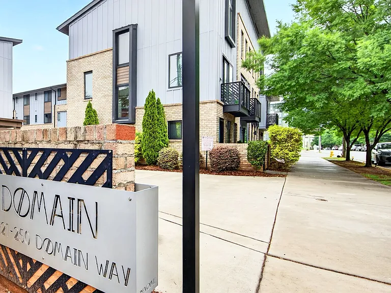 241 Domain Way — Photo 3