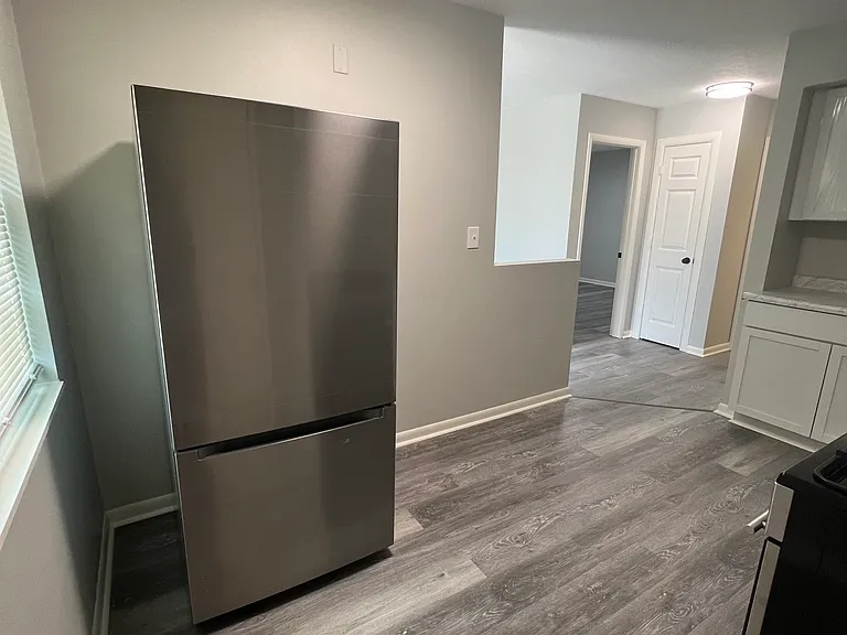 2559 & 2561 Edwin Ave #2561 — Photo 6