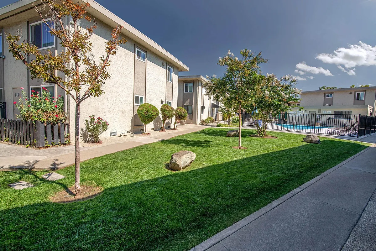 Building Photo - Monterey Manor Apartments