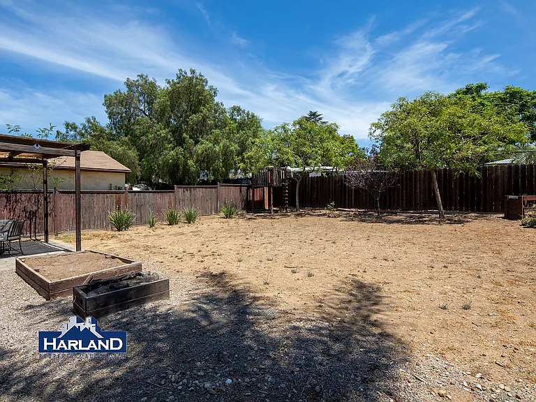 4255 Parks Ave — Photo 10