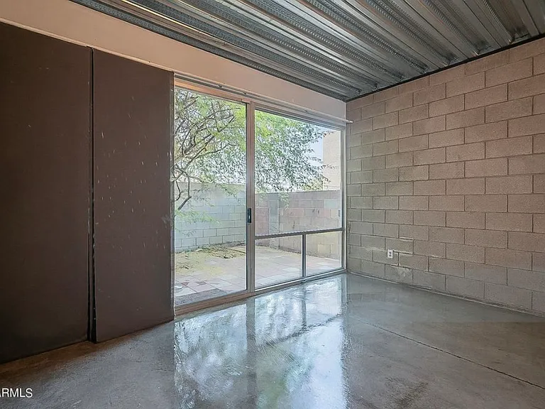 537 E Willetta St #6 — Photo 6