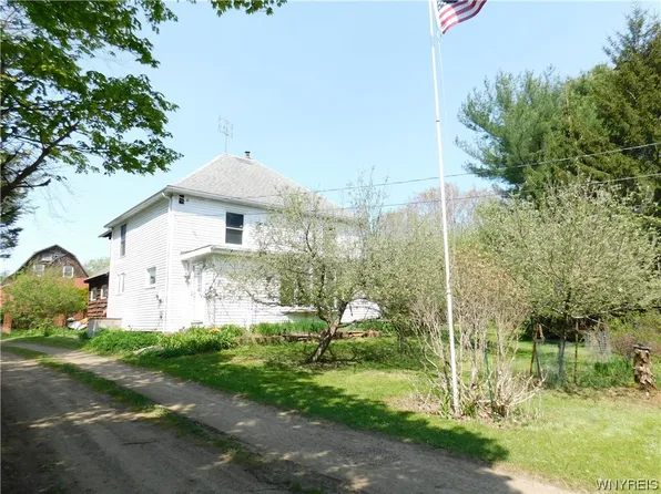 8970 North St, Springville, NY 14141