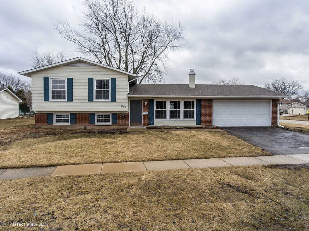 8129 N Applewood Ct photo 1