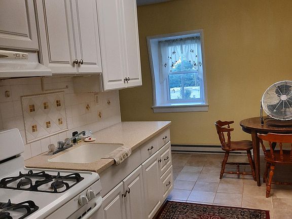 5th image of 186 Halladay St Floor 2