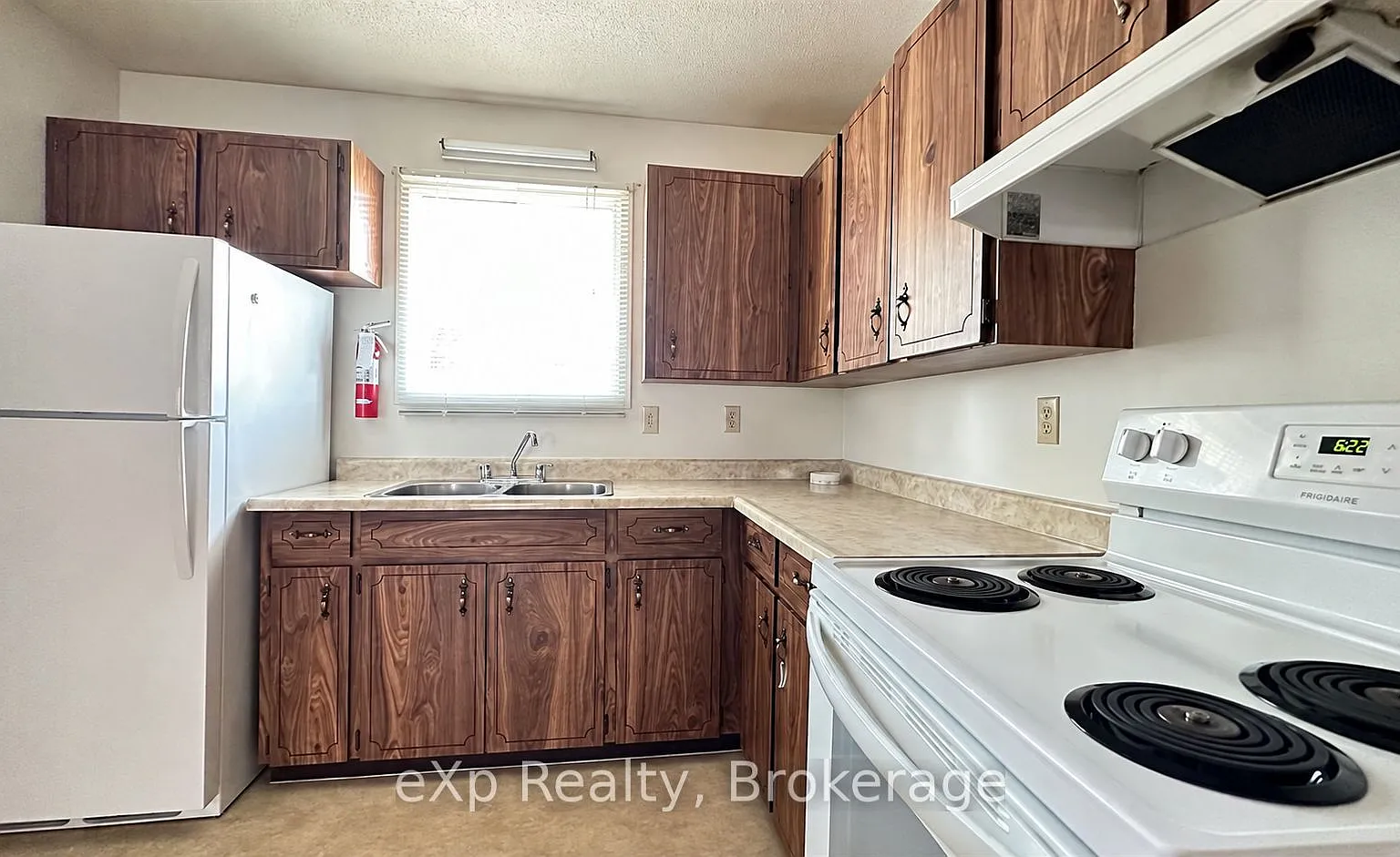 3 bed, $1,900 — Photo 4