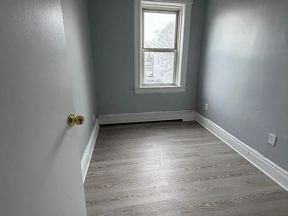3 bed, 1000 sqft, $2,499 — Photo 2