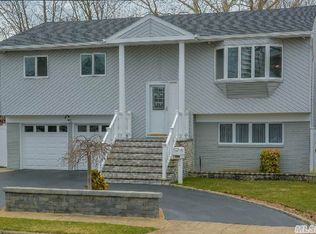 45 Triangle Pl, Freeport, NY 11520