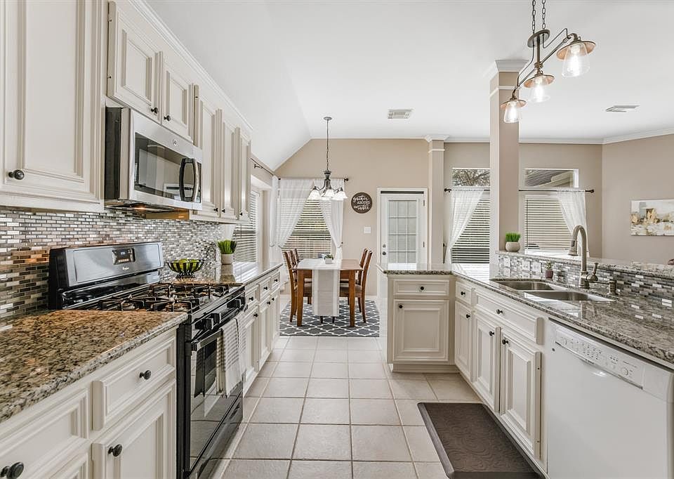 1st image of 2738 Five Oaks Dr