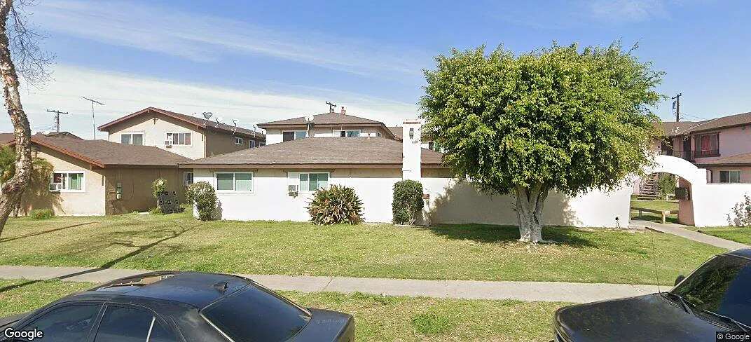 2 bed, 750 sqft, $2,400 — Photo 1