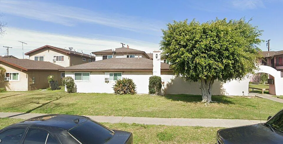 901 E Balsam Ave #B